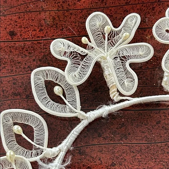 Handcrafted White Floral Headband tierra. wedding band - Picture 7 of 10